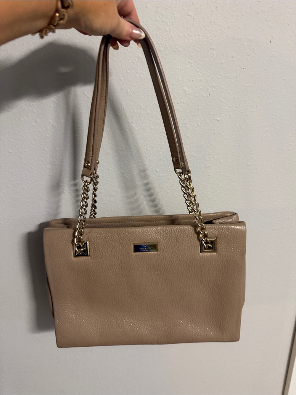 kate spade taupe leather shoulder bag with gold chain